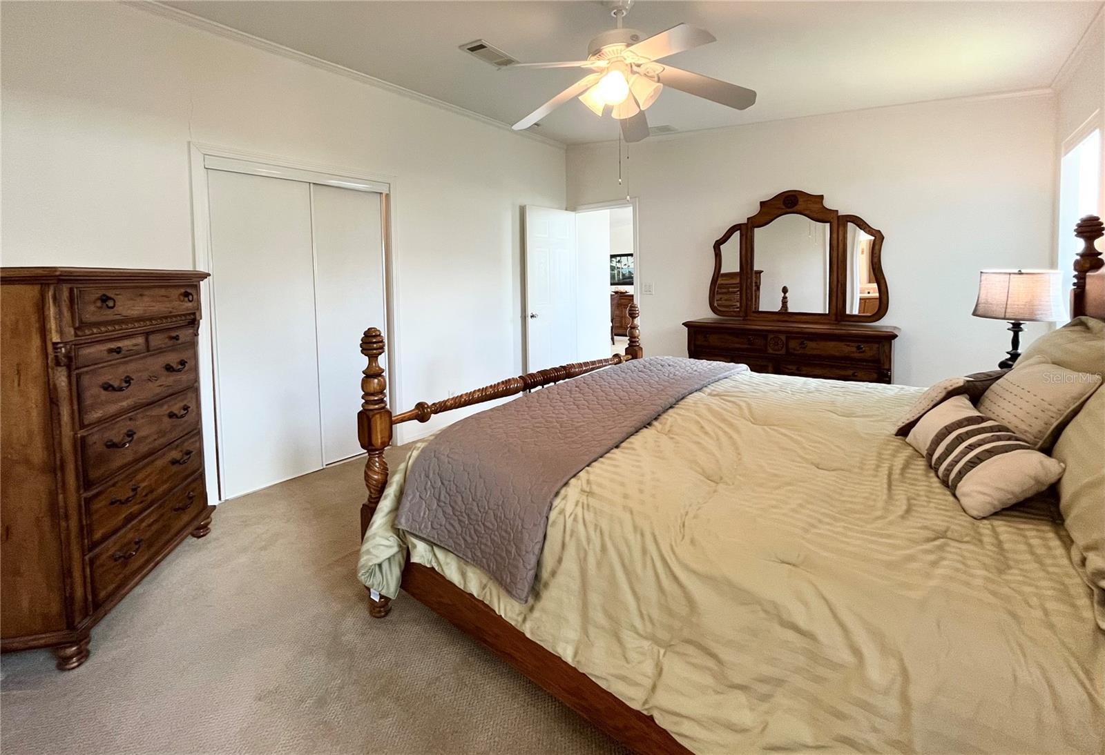Image 24 of 68 For 110 Oakwood Boulevard W