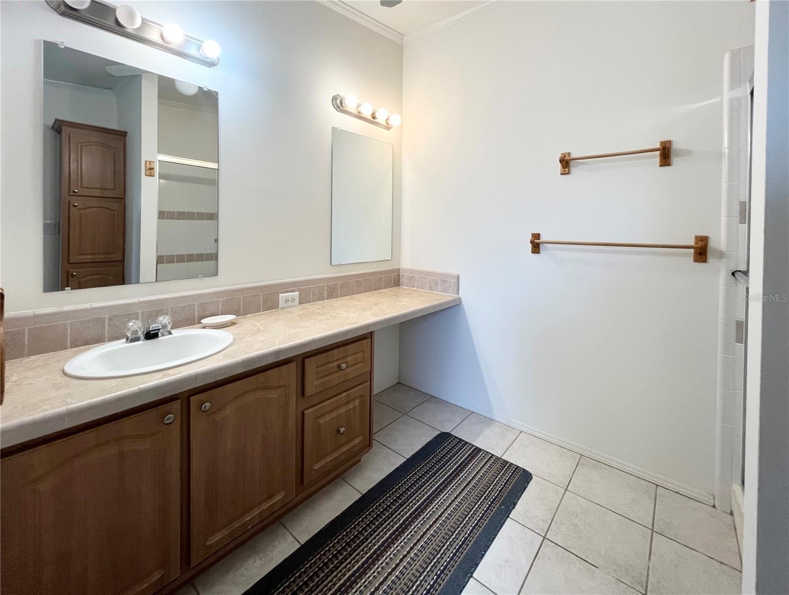Image 26 of 68 For 110 Oakwood Boulevard W