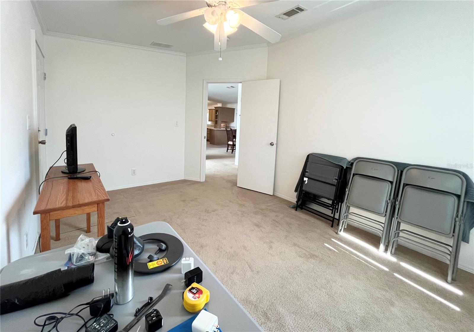 Image 35 of 68 For 110 Oakwood Boulevard W