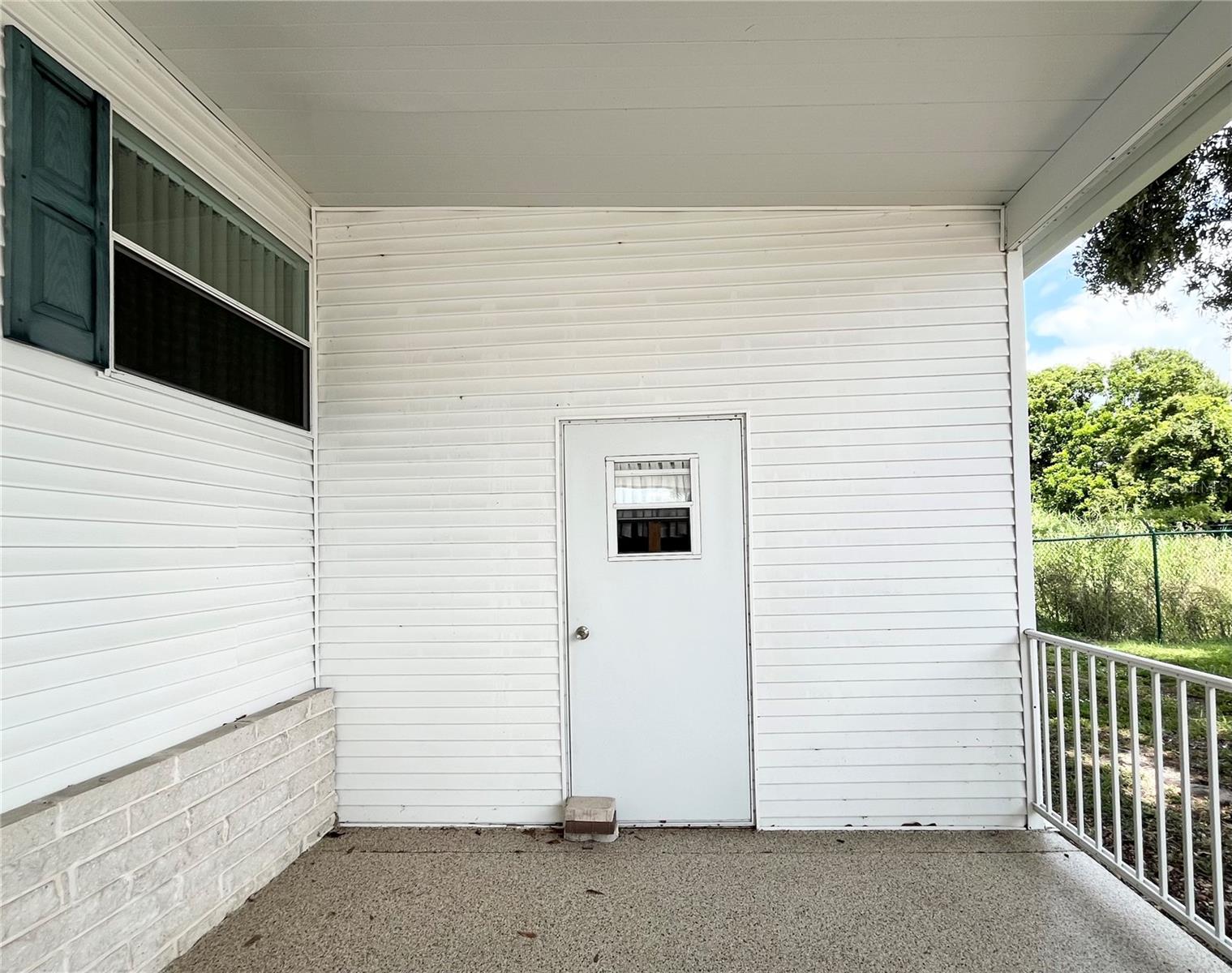 Image 37 of 68 For 110 Oakwood Boulevard W