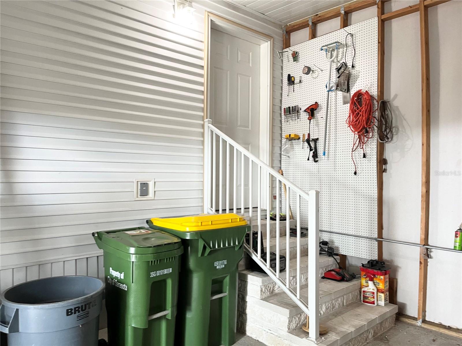 Image 39 of 68 For 110 Oakwood Boulevard W