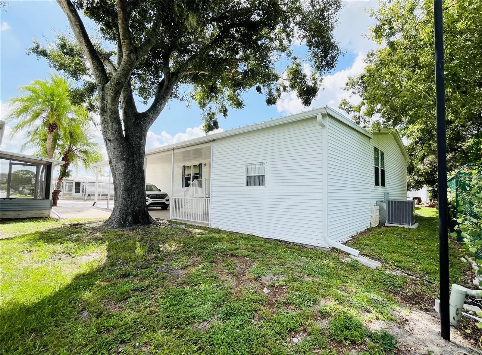 Image 41 of 68 For 110 Oakwood Boulevard W