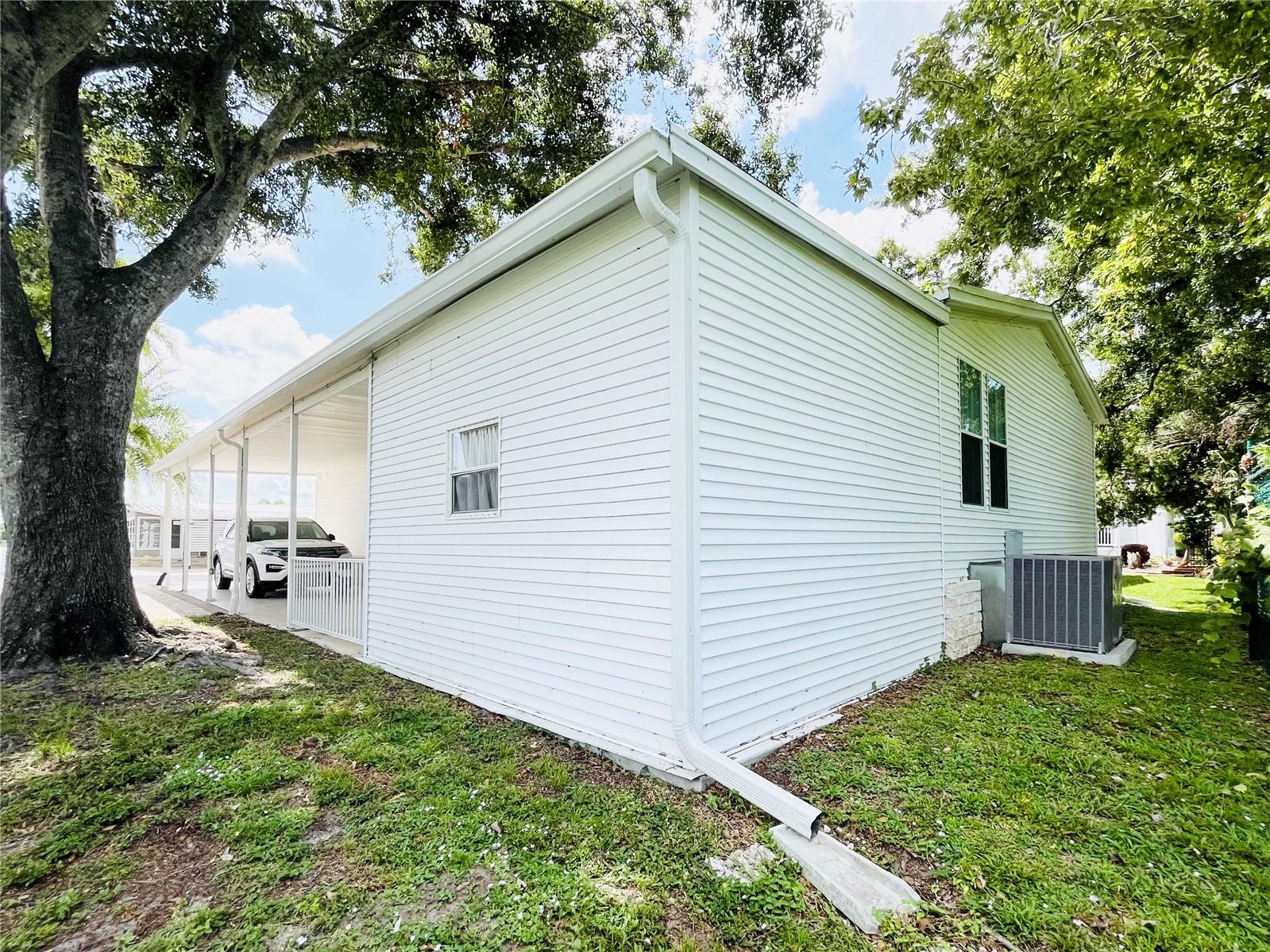 Image 42 of 68 For 110 Oakwood Boulevard W