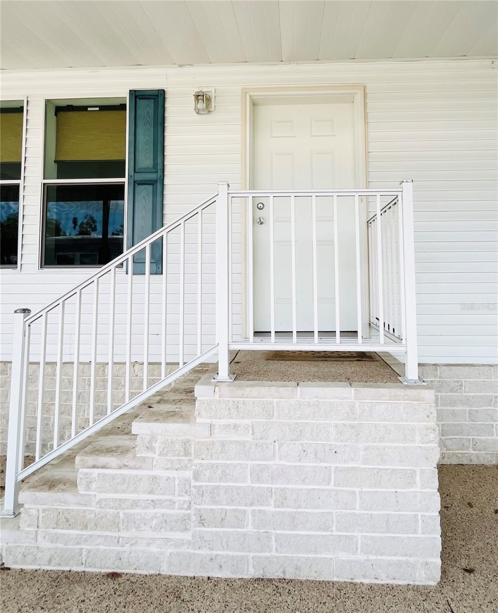 Image 5 of 68 For 110 Oakwood Boulevard W