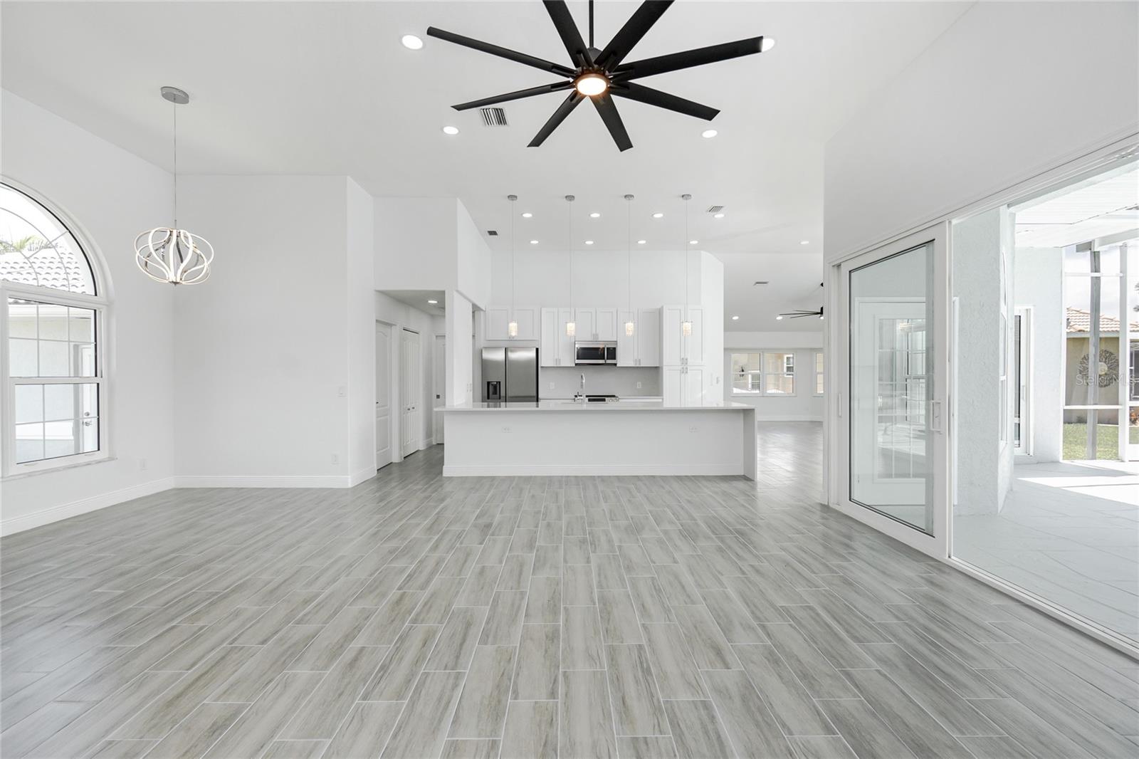 Image 12 of 74 For 443 Madrid Boulevard