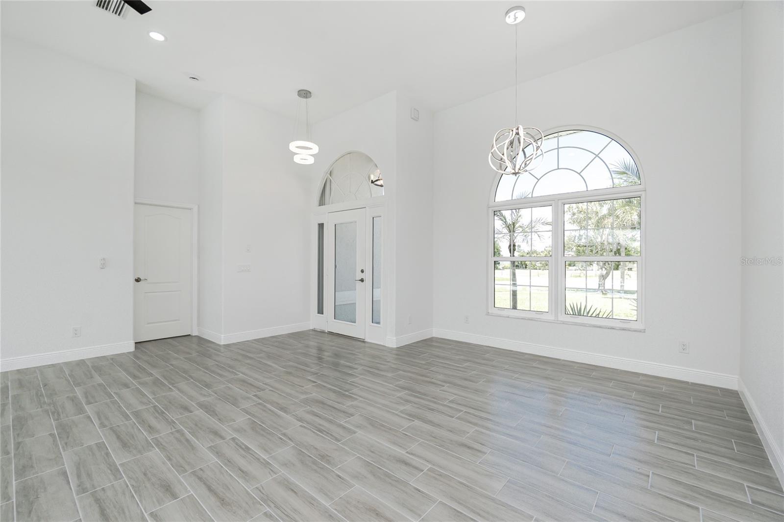 Image 8 of 74 For 443 Madrid Boulevard