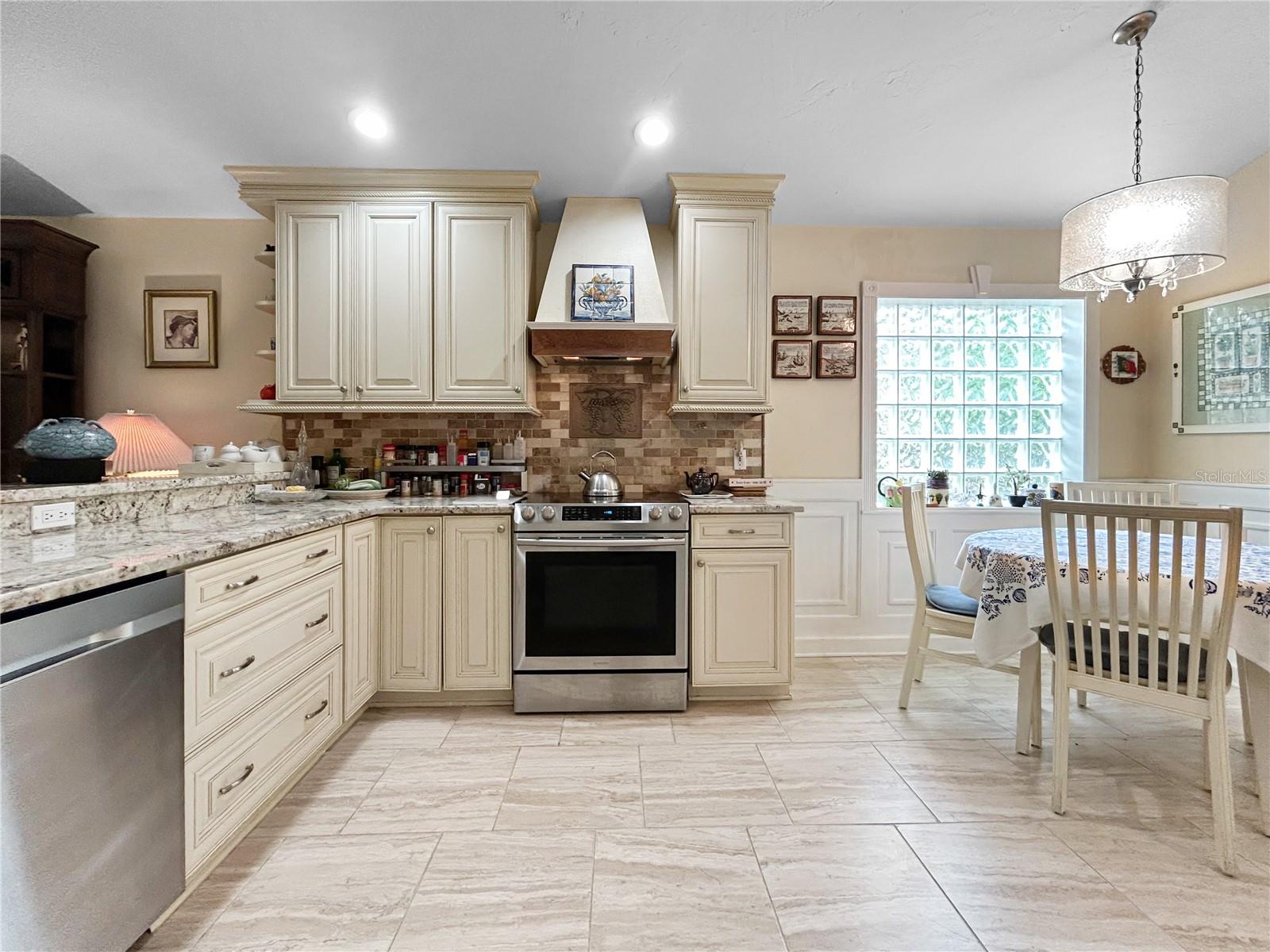 Image 13 of 40 For 4441 Edinbridge Circle 32