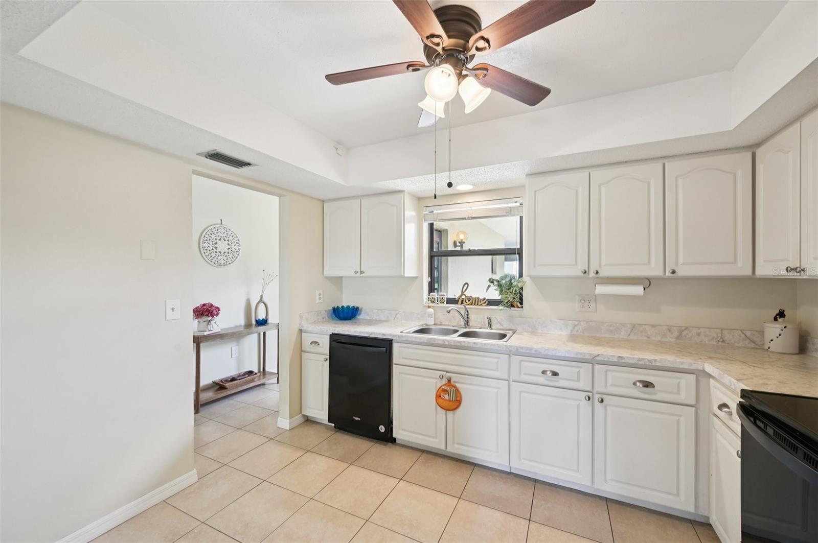Image 13 of 35 For 1743 Lake Place 1743-b