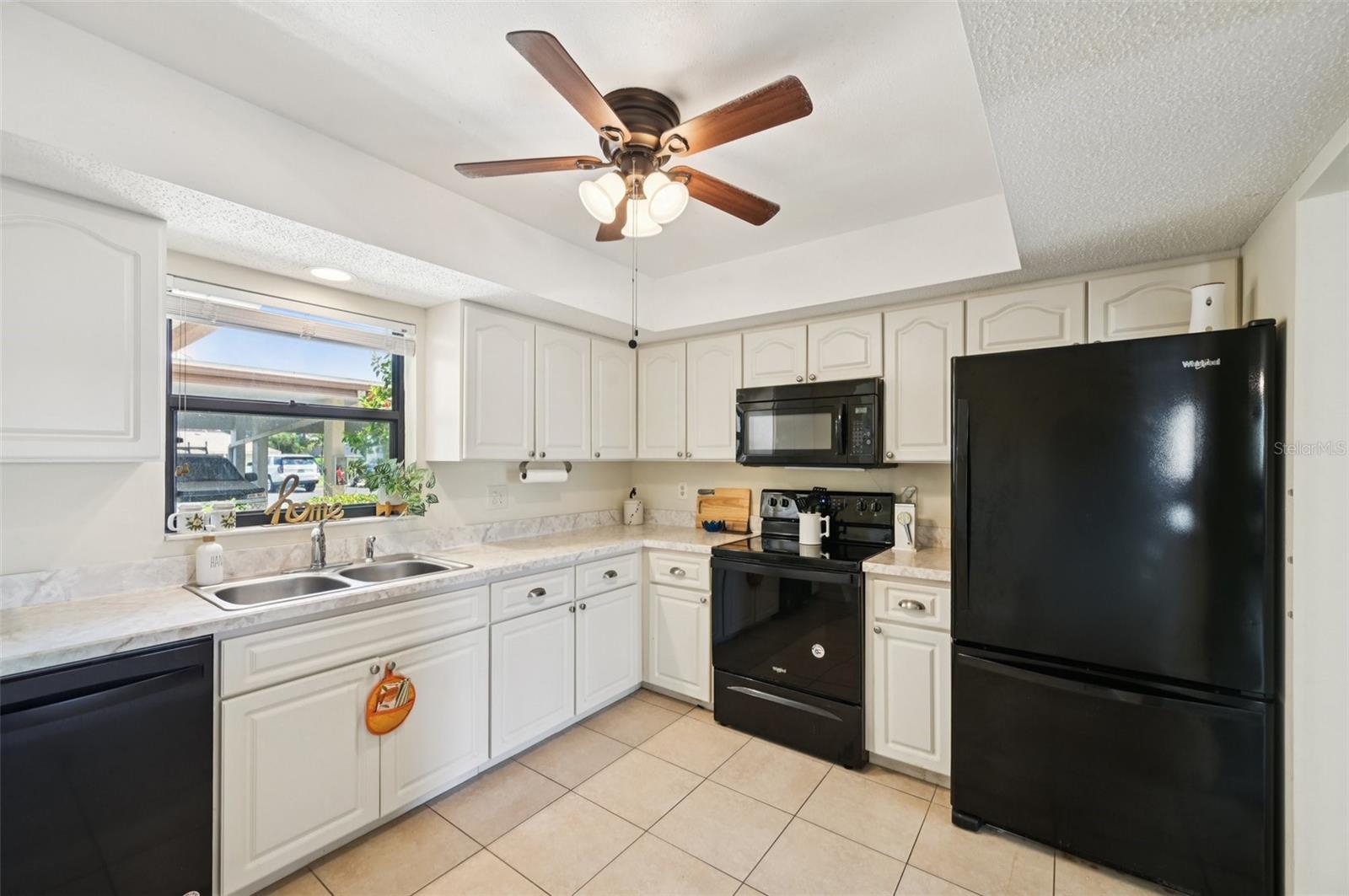 Image 14 of 35 For 1743 Lake Place 1743-b