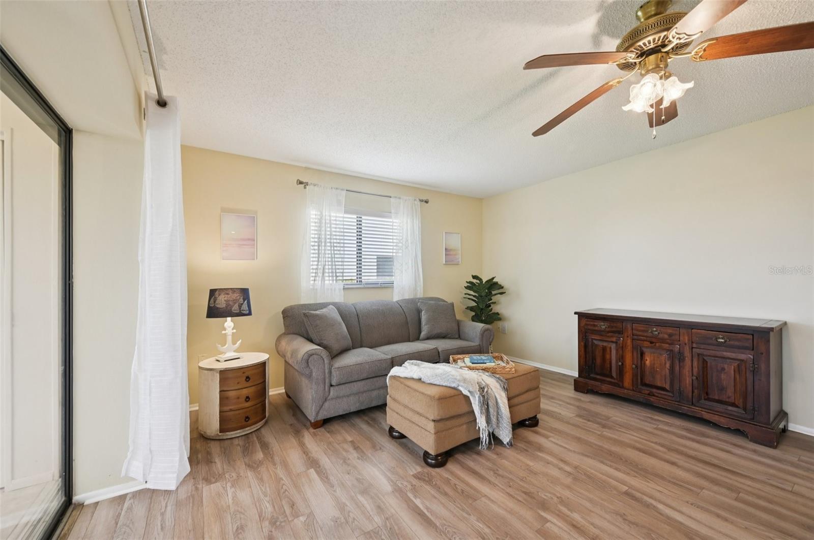 Image 4 of 35 For 1743 Lake Place 1743-b