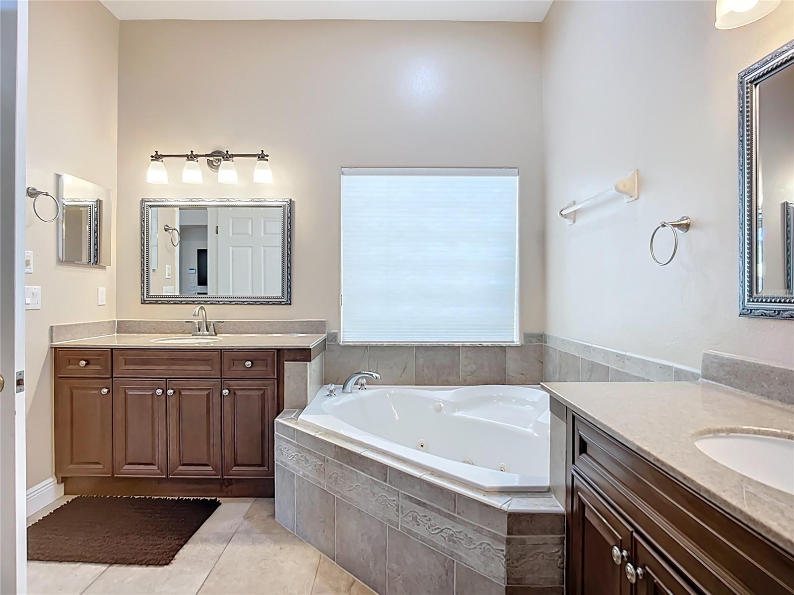 Image 42 of 85 For 4007 4th Avenue Ne