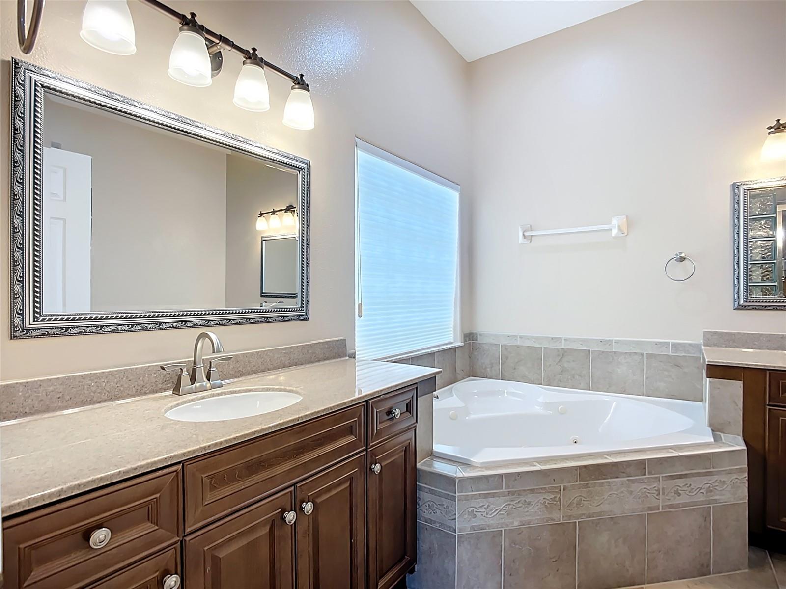 Image 43 of 85 For 4007 4th Avenue Ne