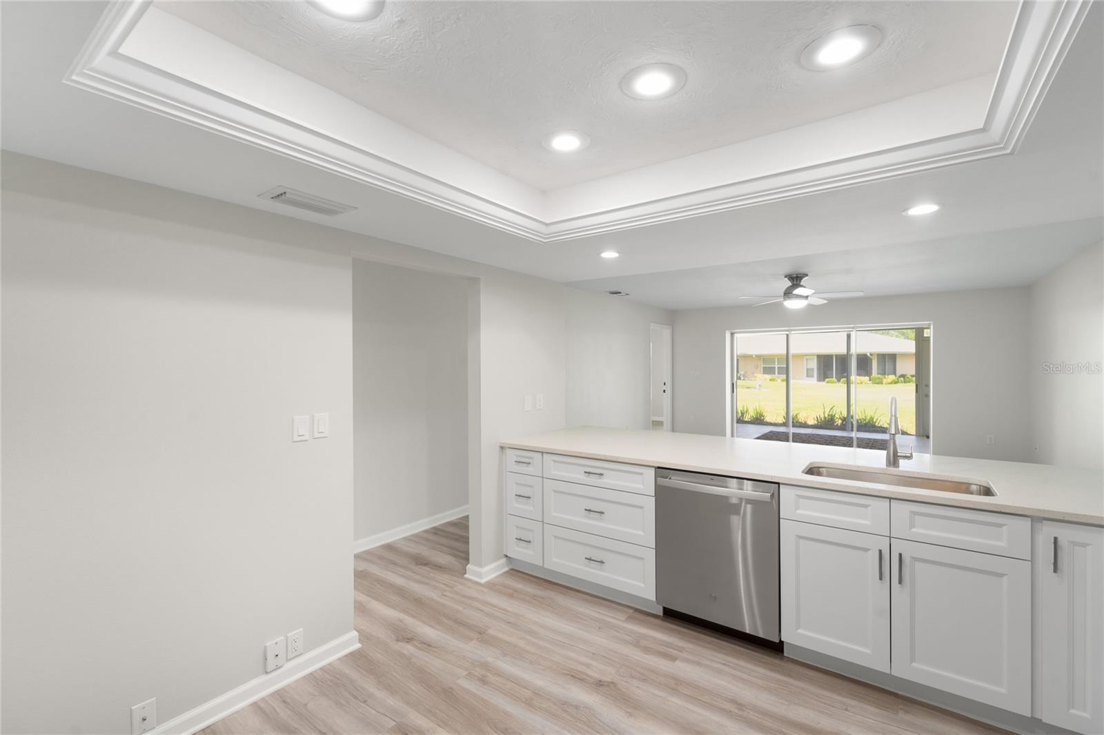 Image 10 of 30 For 5689 Evergreen Drive 18