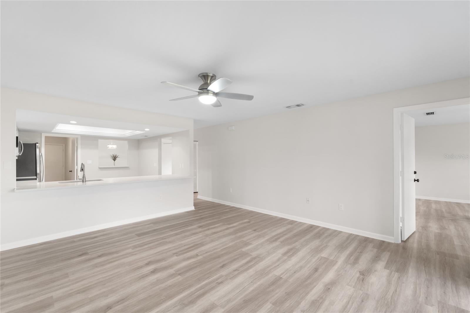 Image 14 of 30 For 5689 Evergreen Drive 18