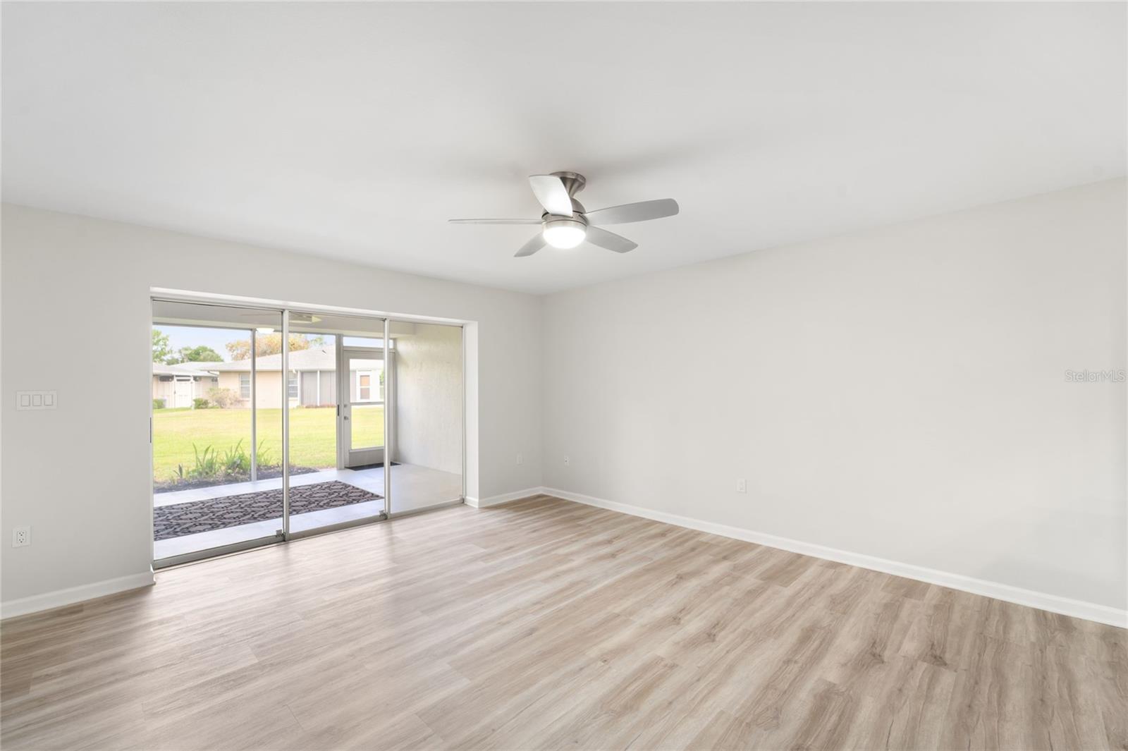 Image 15 of 30 For 5689 Evergreen Drive 18