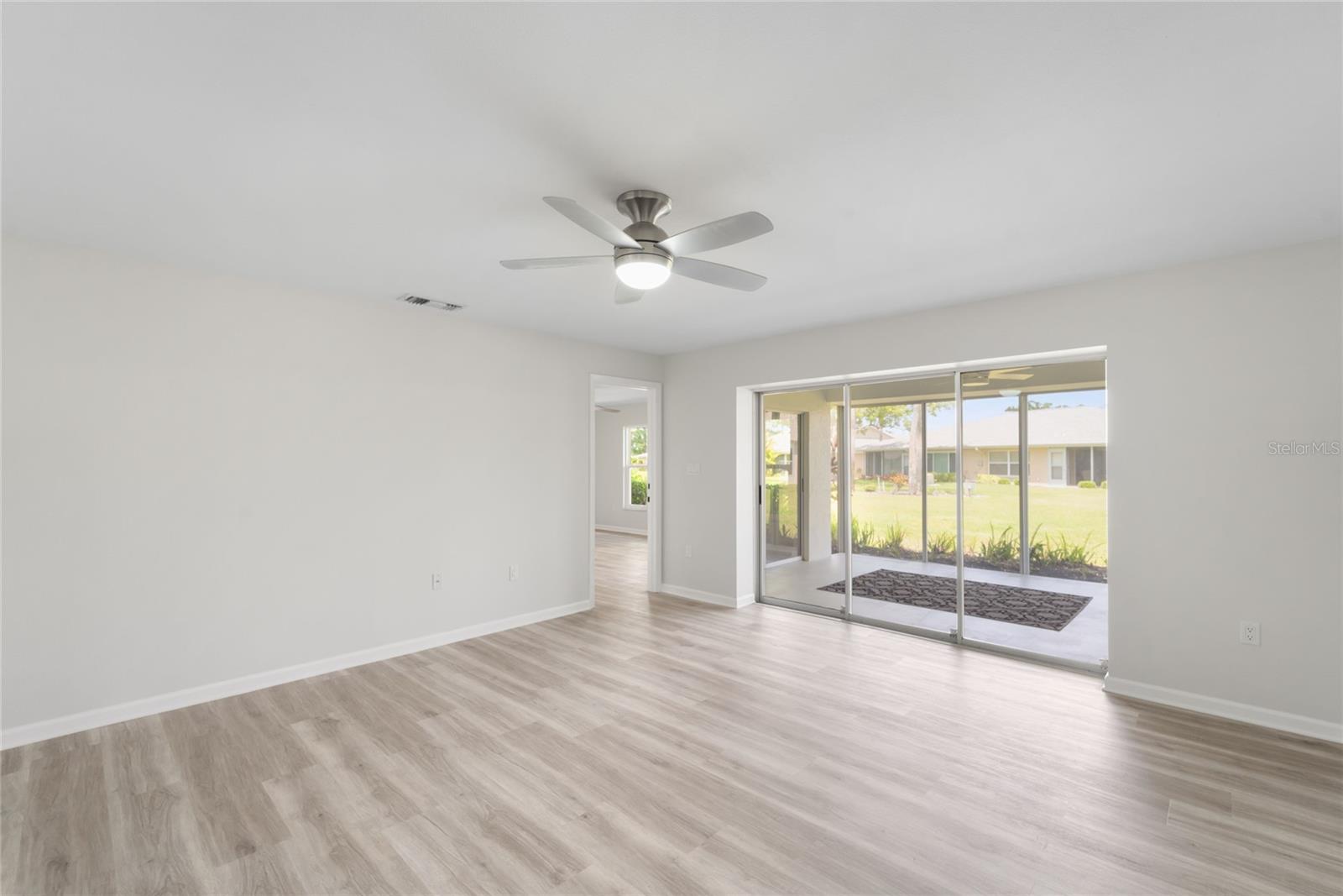 Image 16 of 30 For 5689 Evergreen Drive 18
