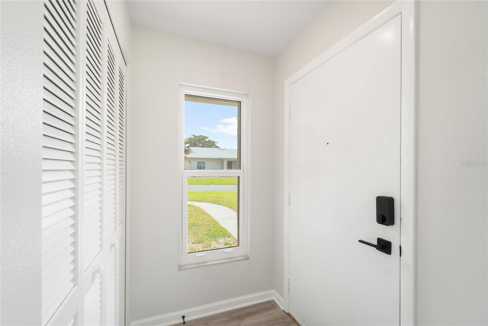 Image 4 of 30 For 5689 Evergreen Drive 18