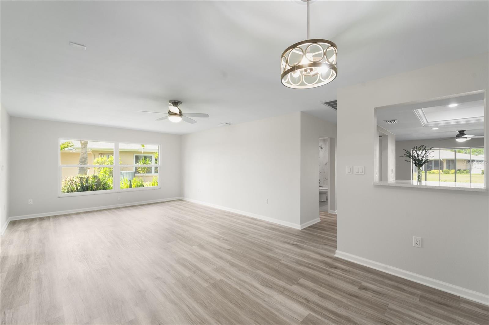 Image 7 of 30 For 5689 Evergreen Drive 18