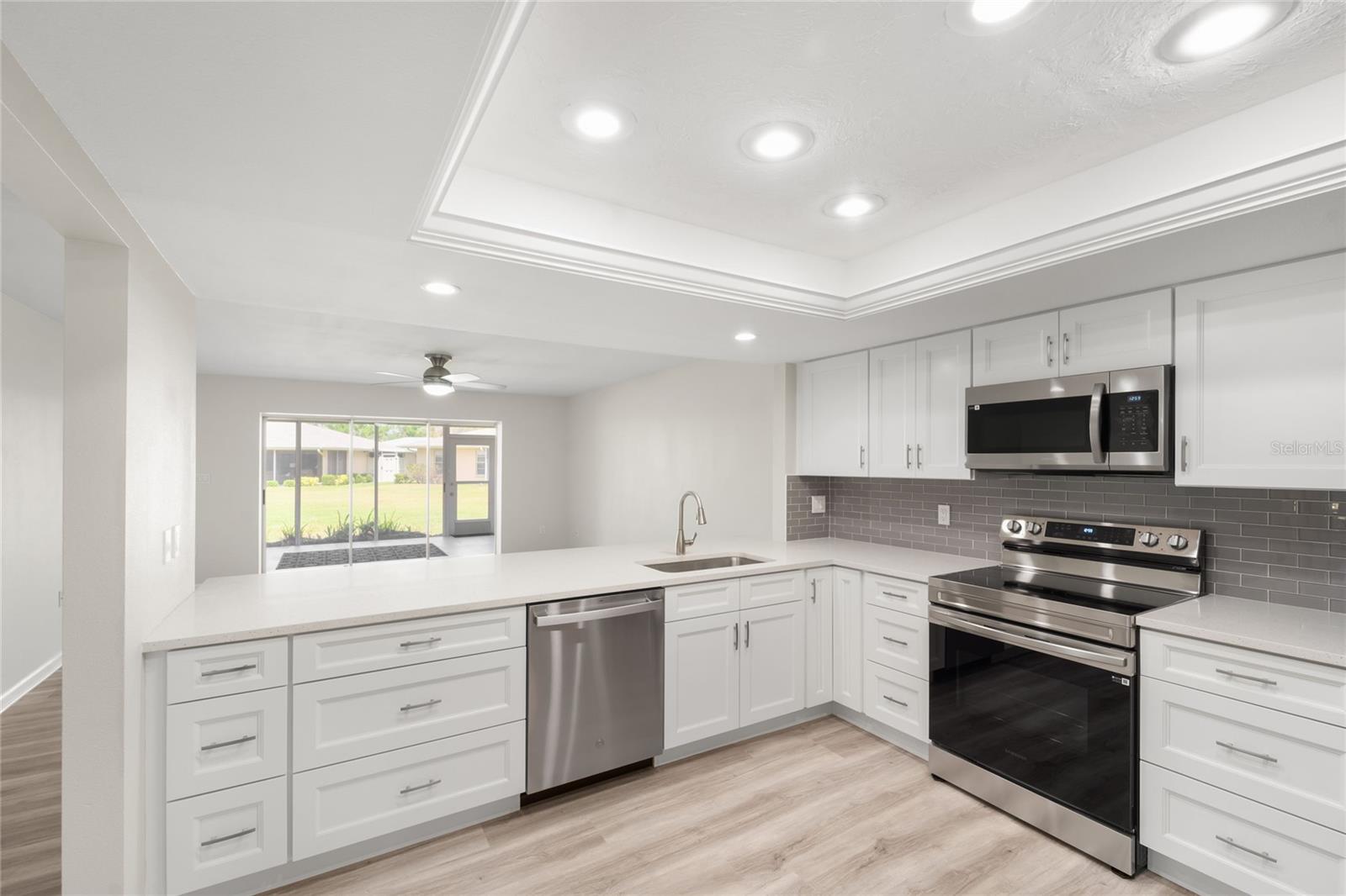 Image 9 of 30 For 5689 Evergreen Drive 18