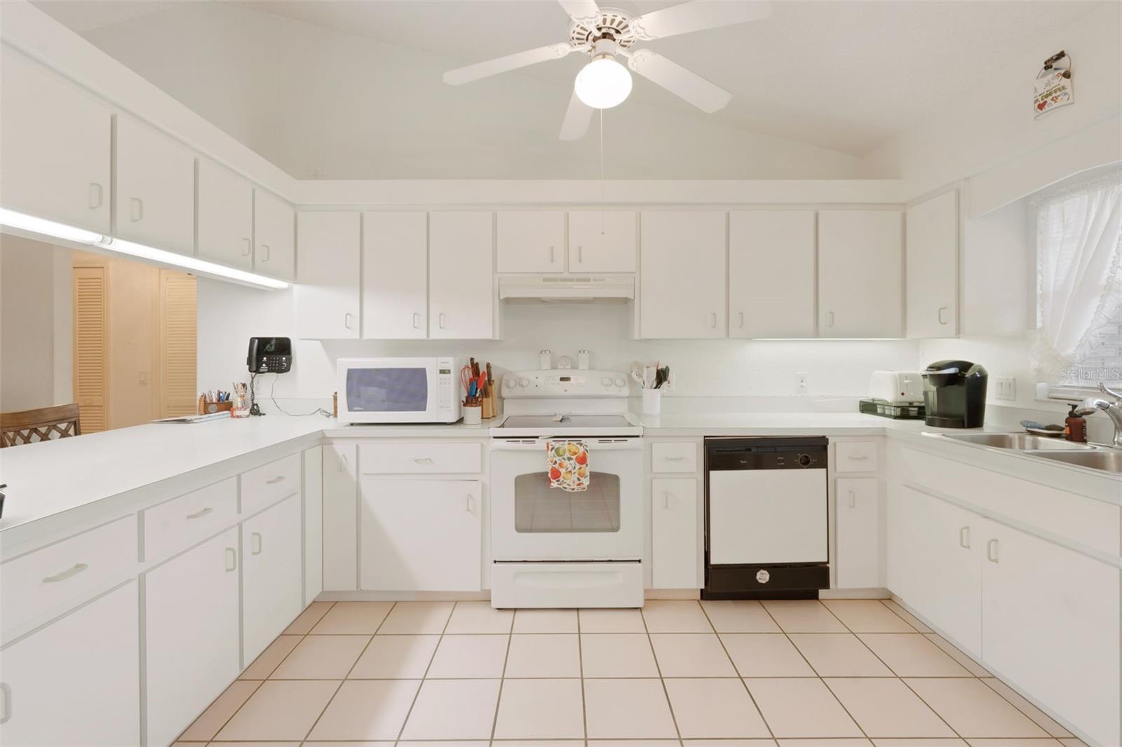 Image 7 of 40 For 7235 Sunnybrook Boulevard