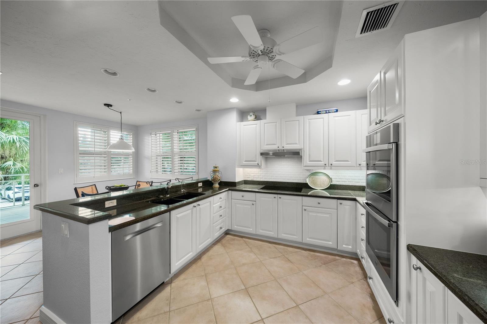 Image 11 of 62 For 2165 Gulf Of Mexico Drive 114