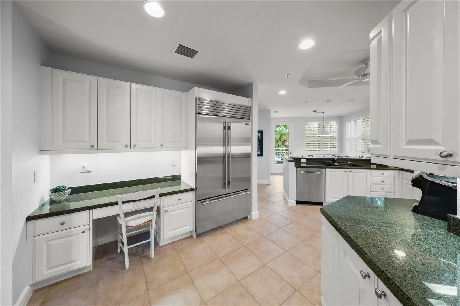 Image 13 of 62 For 2165 Gulf Of Mexico Drive 114