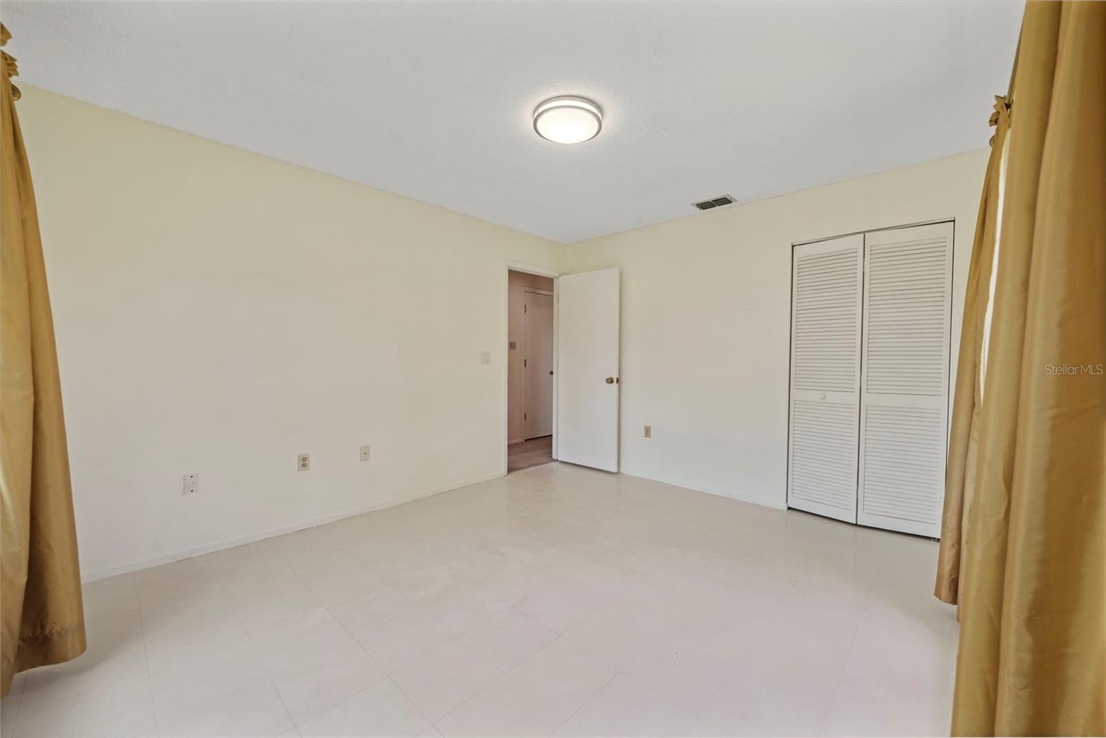 Image 27 of 56 For 8006 Oak Drive