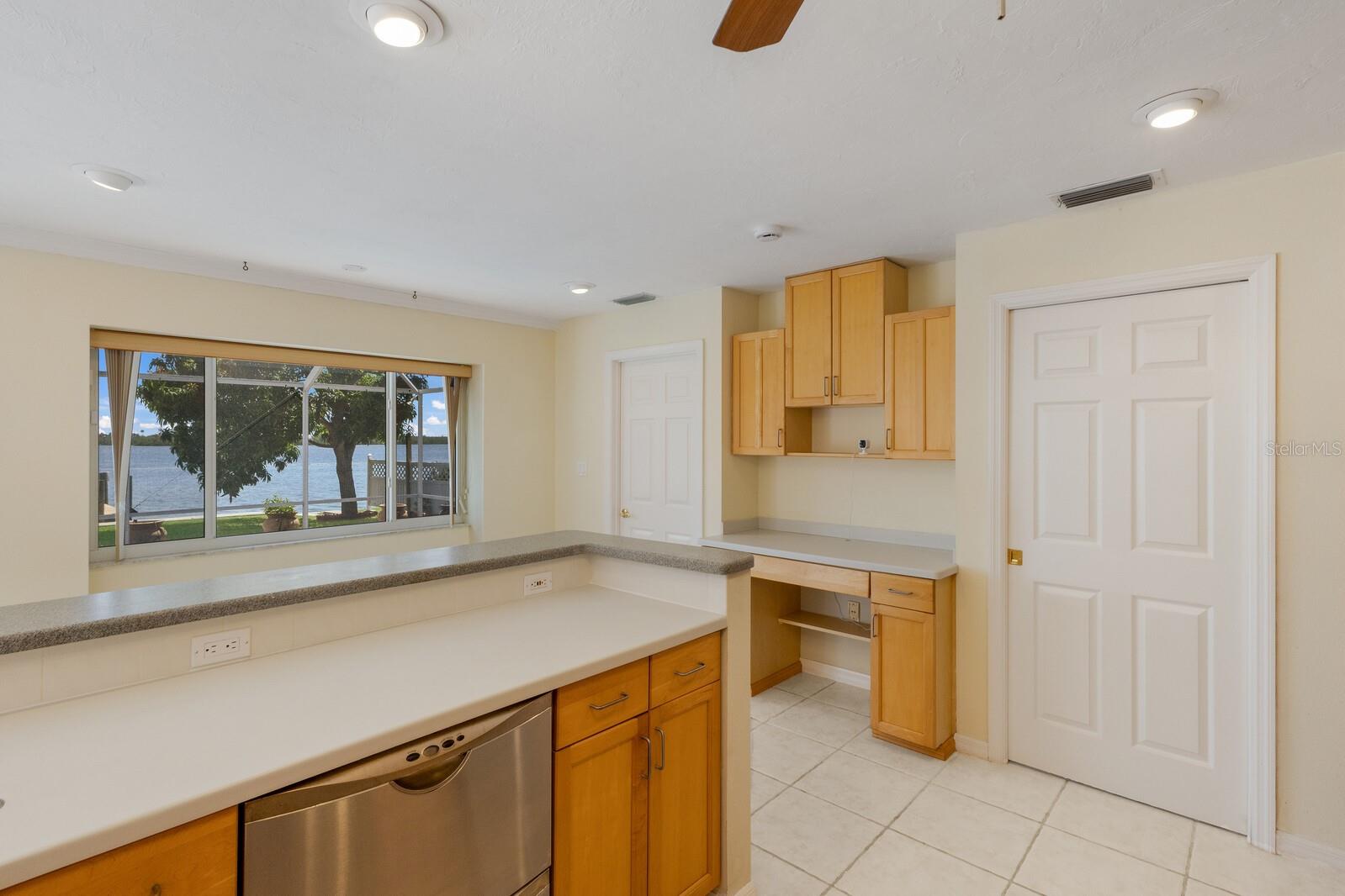 Image 19 of 49 For 811 Arlington Road