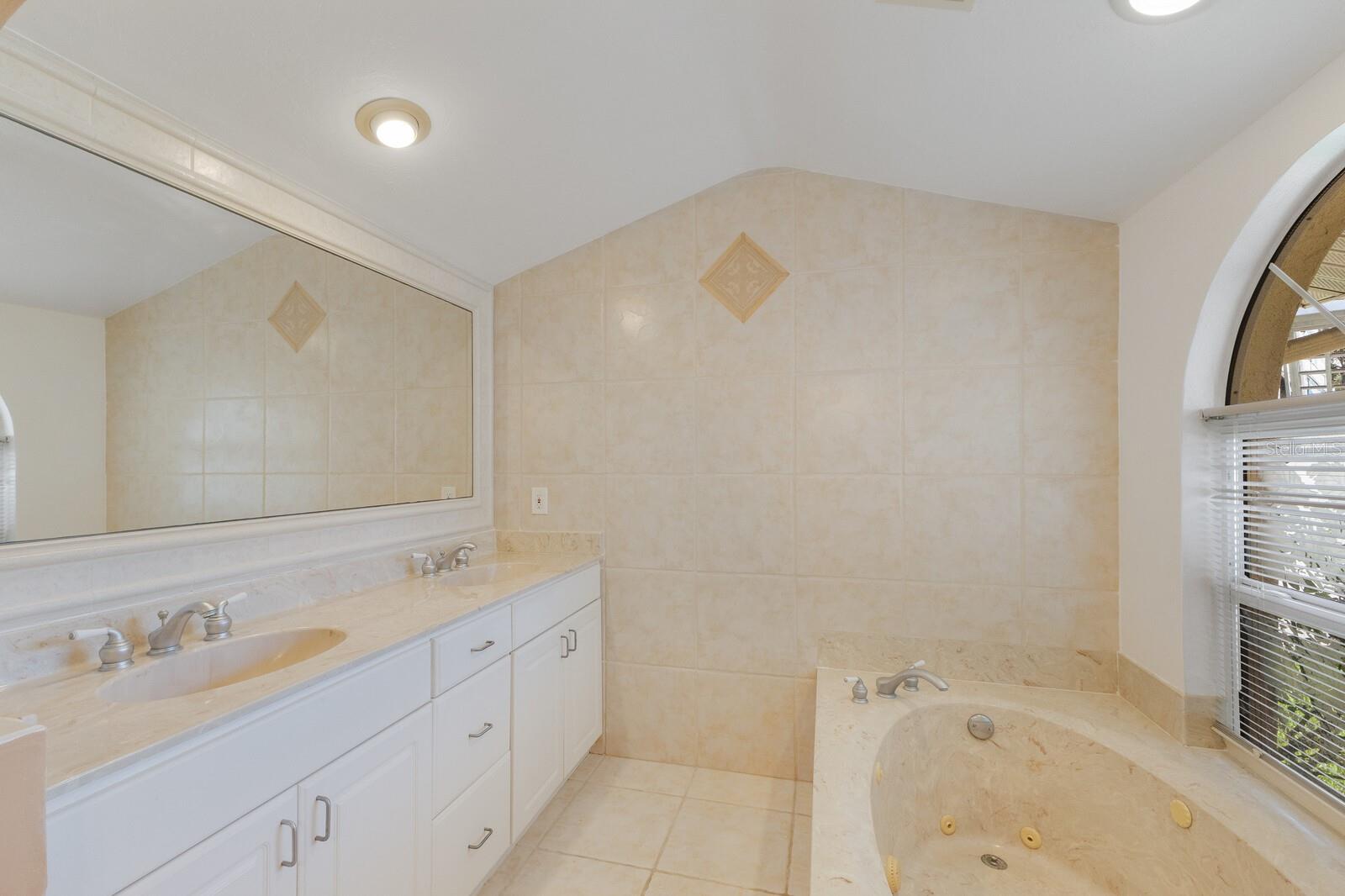 Image 27 of 49 For 811 Arlington Road