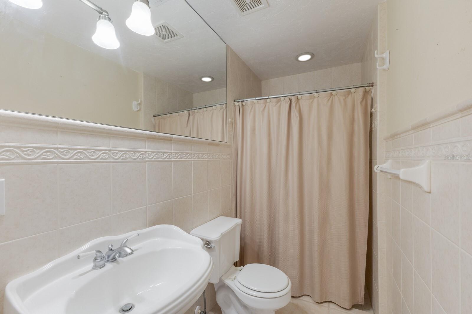 Image 31 of 49 For 811 Arlington Road