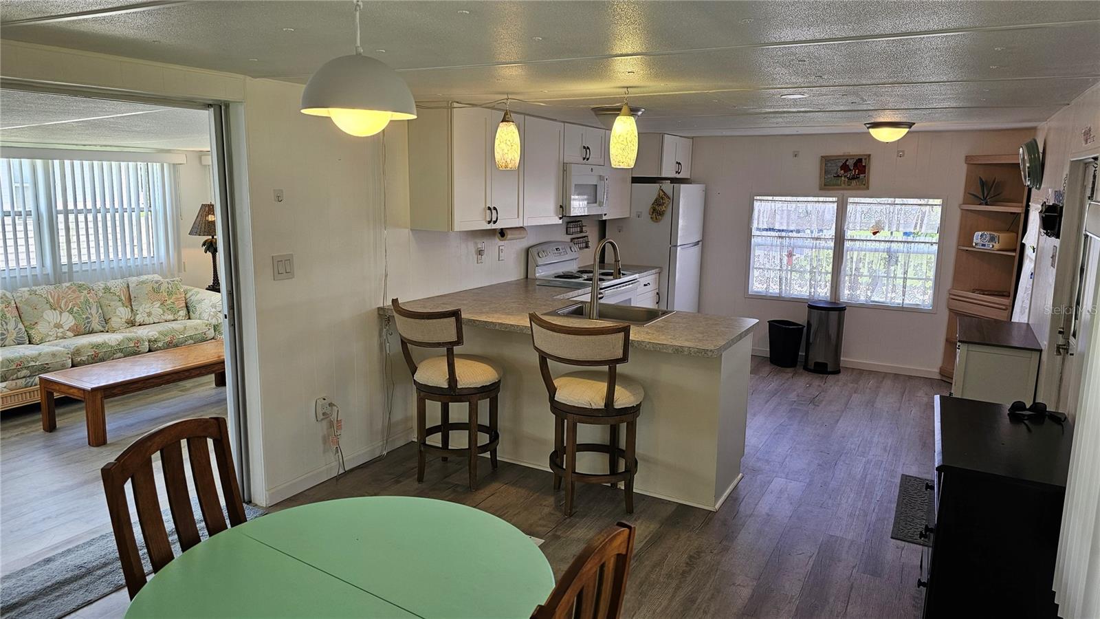 Image 2 of 28 For 1005 46th Avenue E