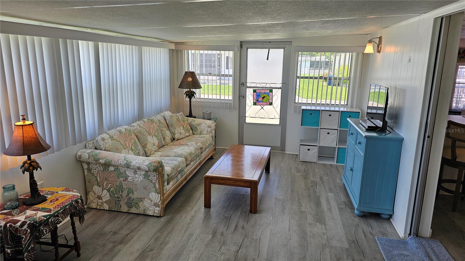 Image 3 of 28 For 1005 46th Avenue E