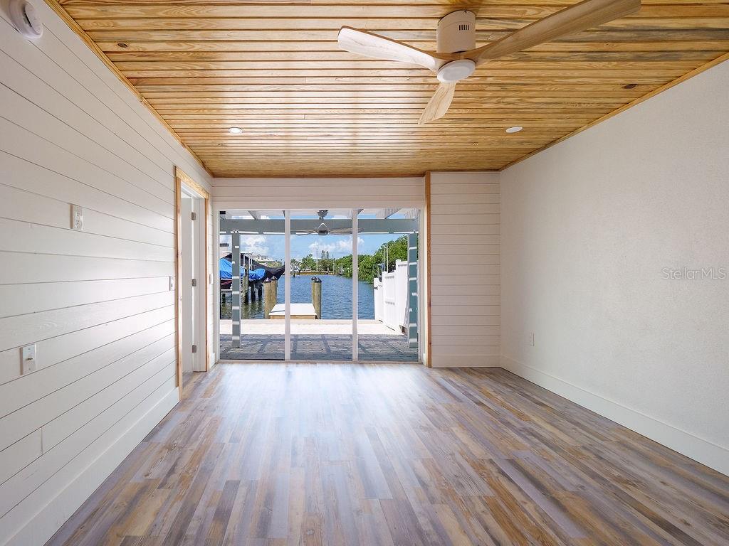 Image 8 of 73 For 18 Seaside Court