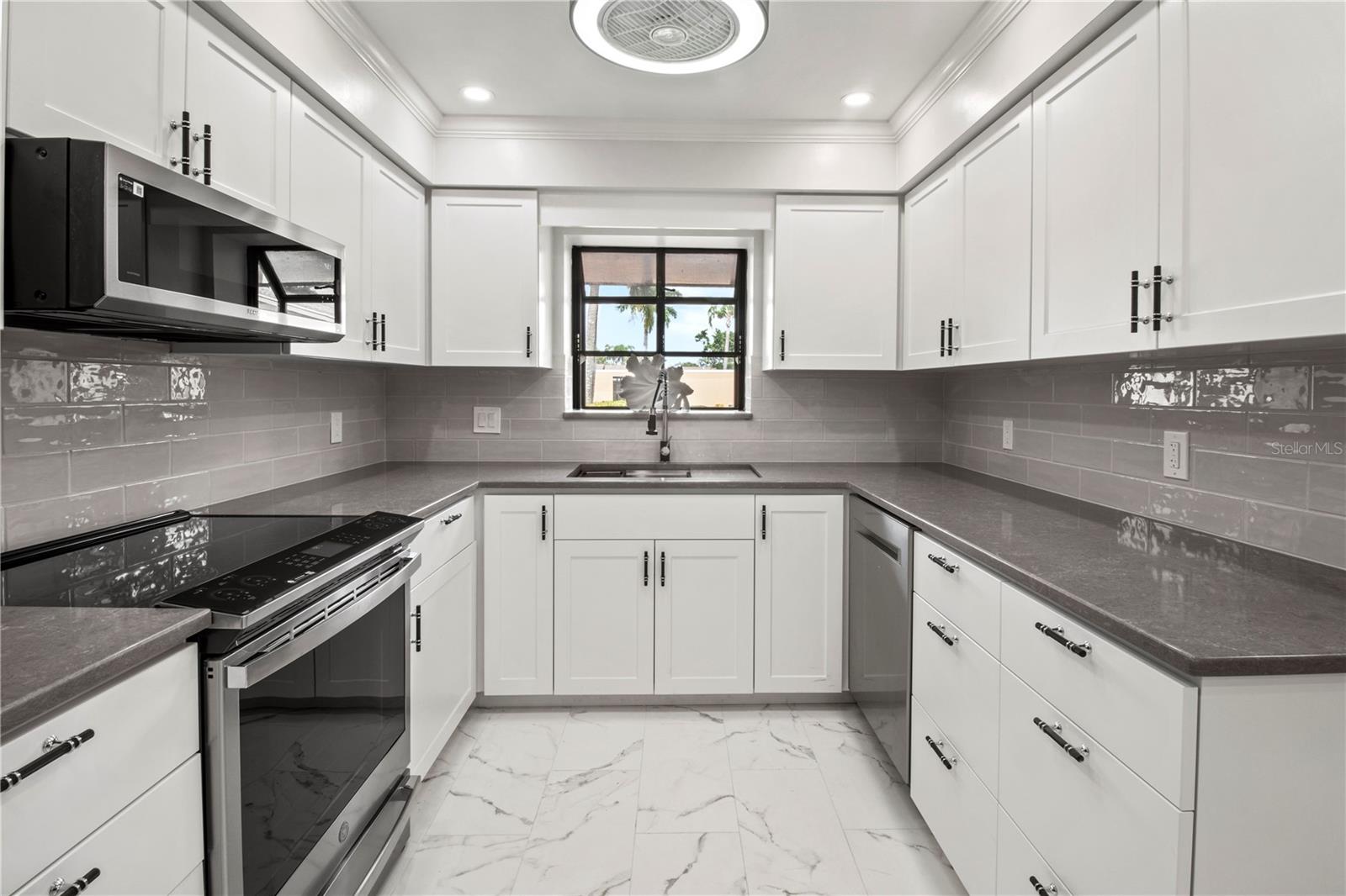Image 4 of 56 For 6135 Heritage Lane 6135