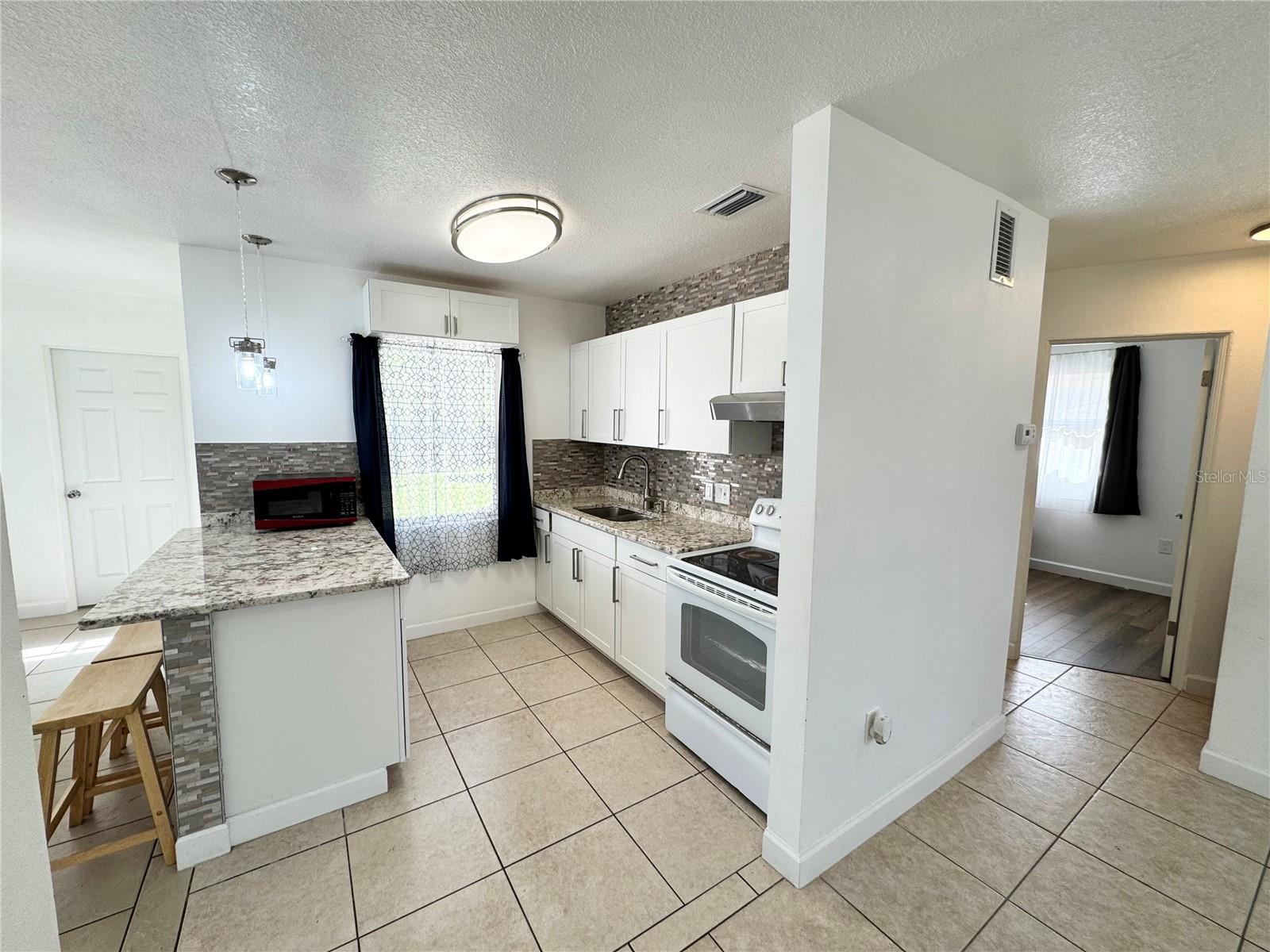 Image 11 of 35 For 514 24th Avenue W