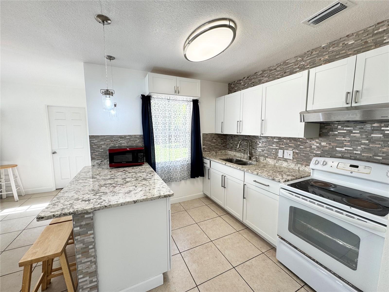 Image 12 of 35 For 514 24th Avenue W