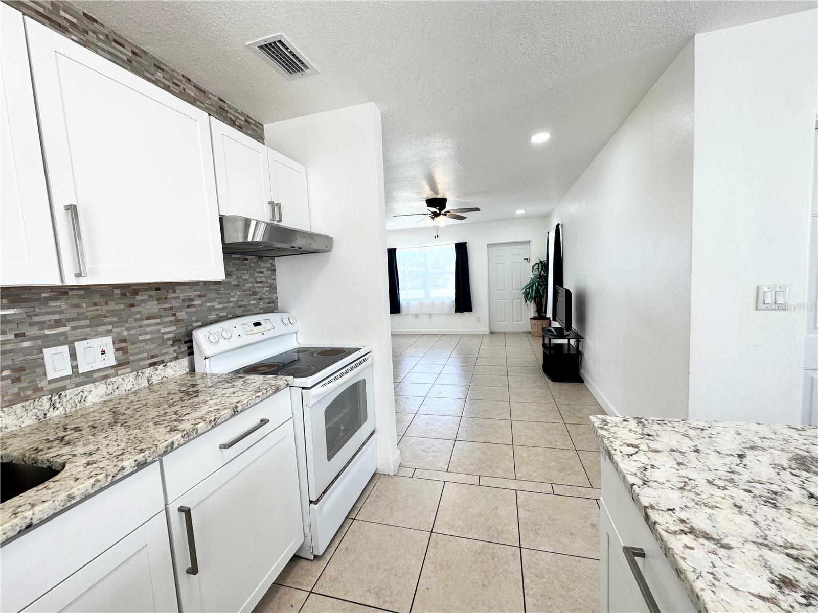 Image 13 of 35 For 514 24th Avenue W