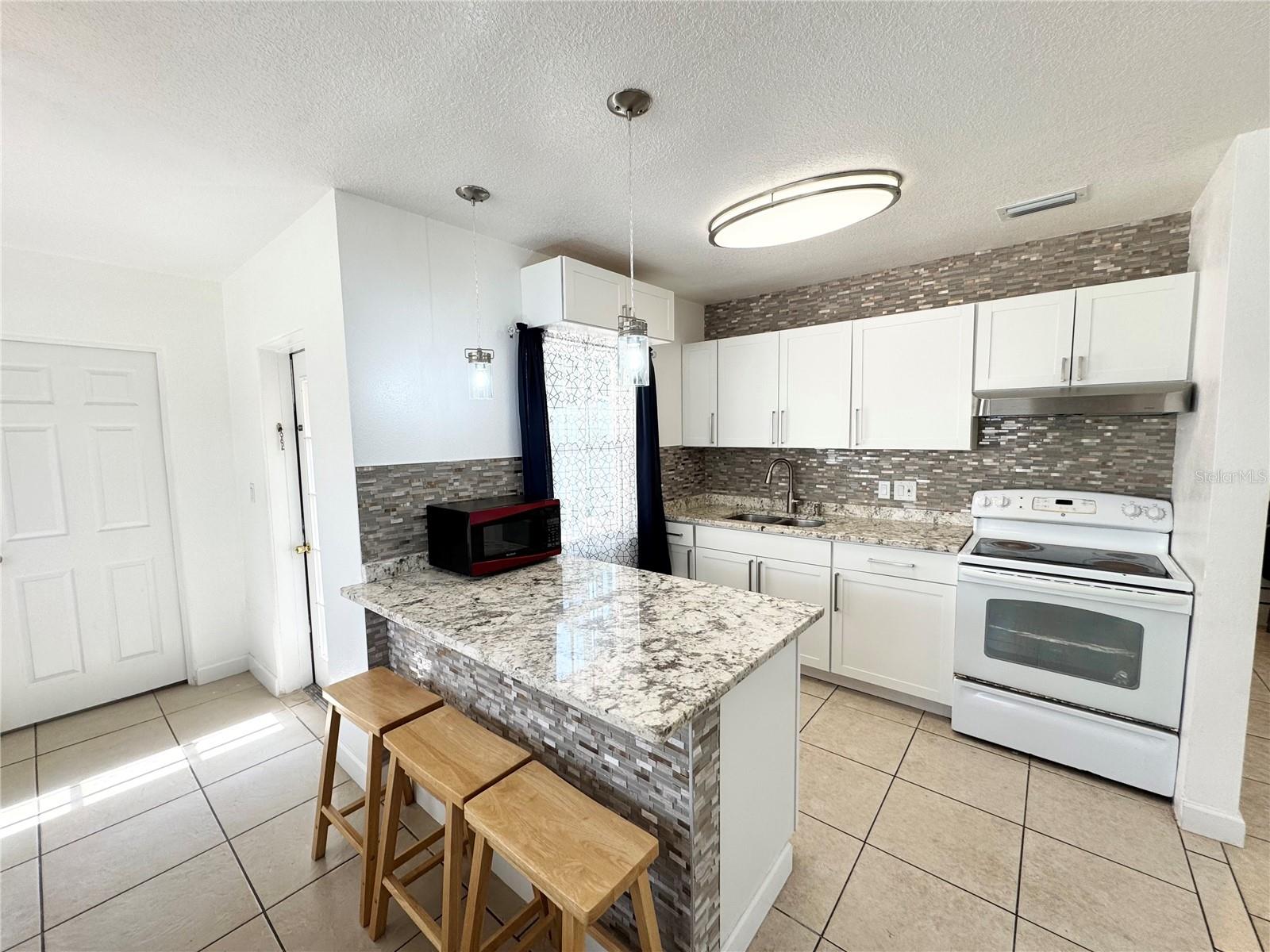 Image 14 of 35 For 514 24th Avenue W