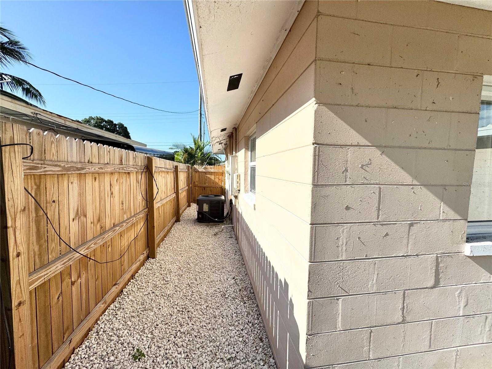 Image 32 of 35 For 514 24th Avenue W