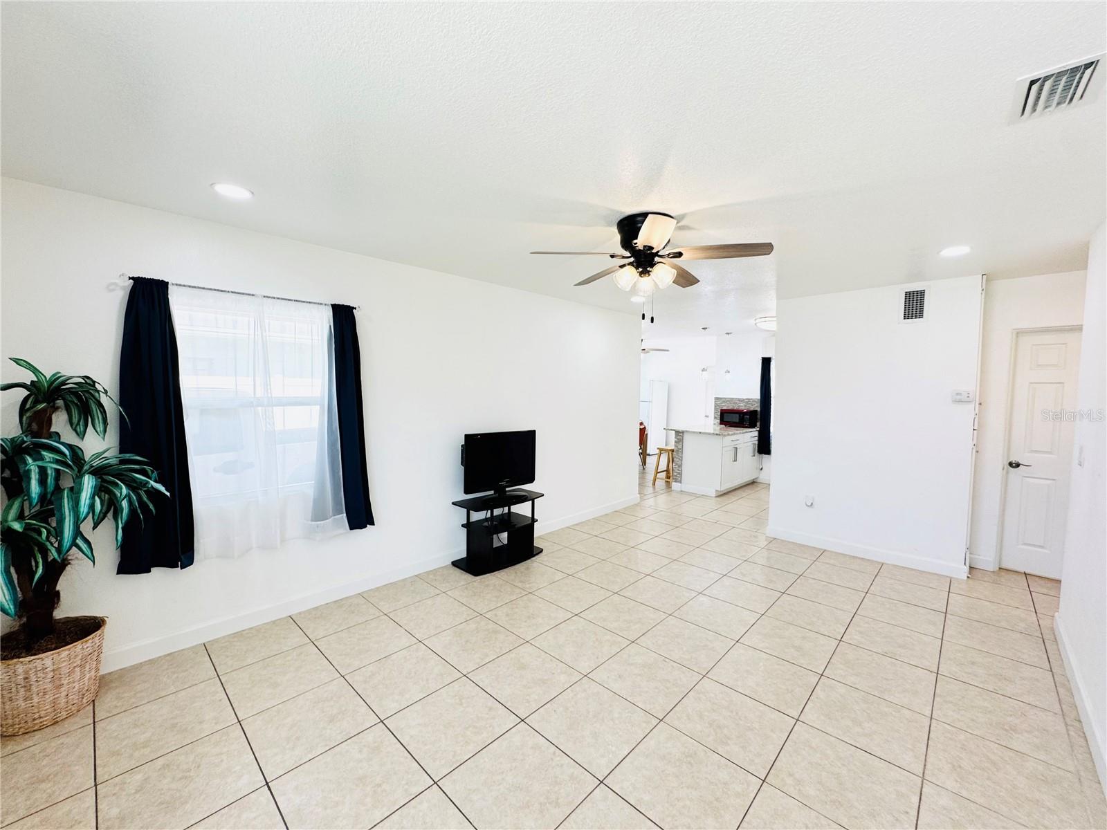 Image 7 of 35 For 514 24th Avenue W