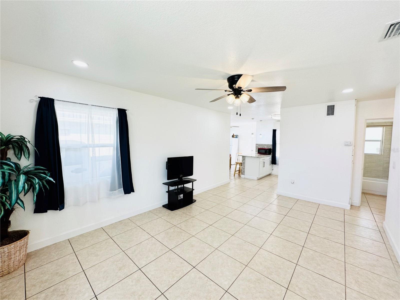 Image 9 of 35 For 514 24th Avenue W