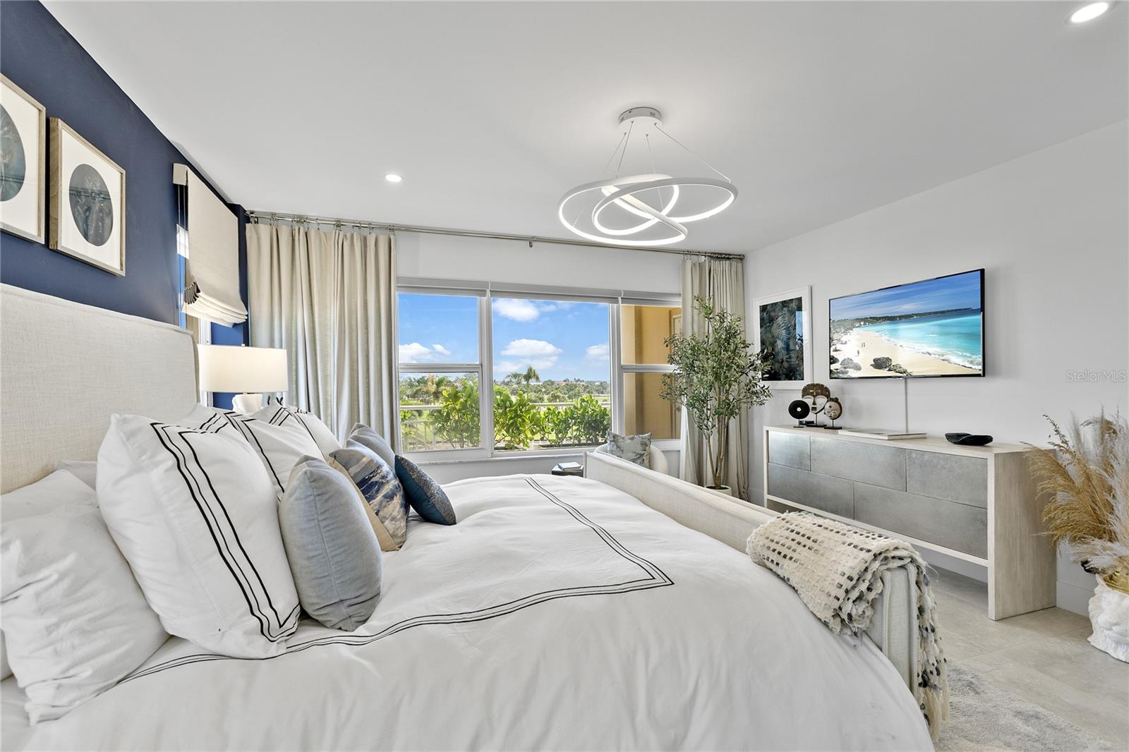 Image 18 of 28 For 601 Longboat Club Road 404s