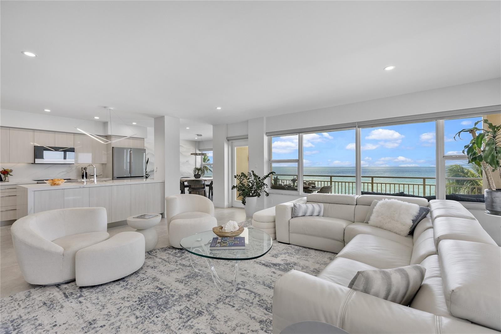 Image 3 of 28 For 601 Longboat Club Road 404s