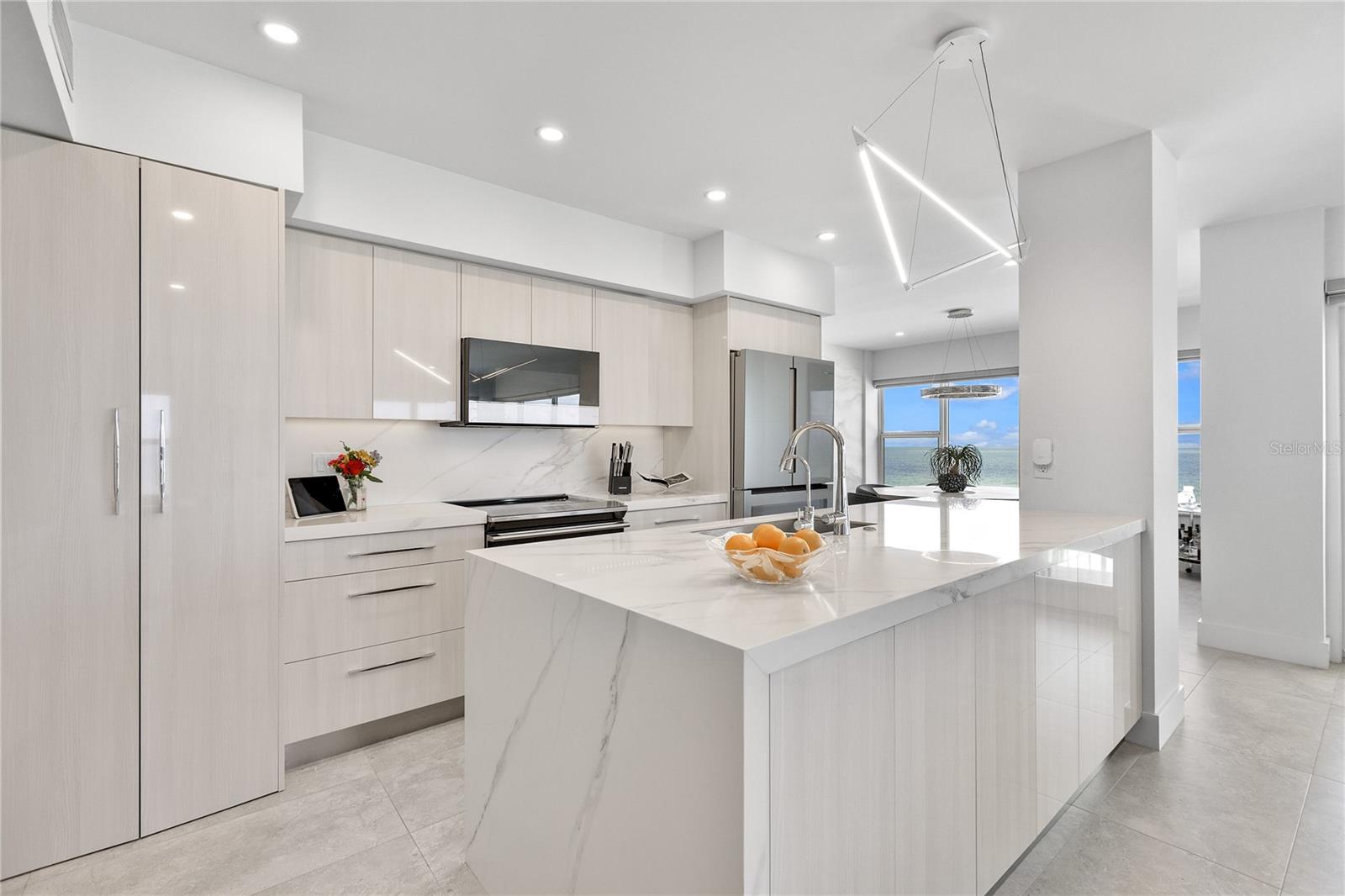 Image 5 of 28 For 601 Longboat Club Road 404s