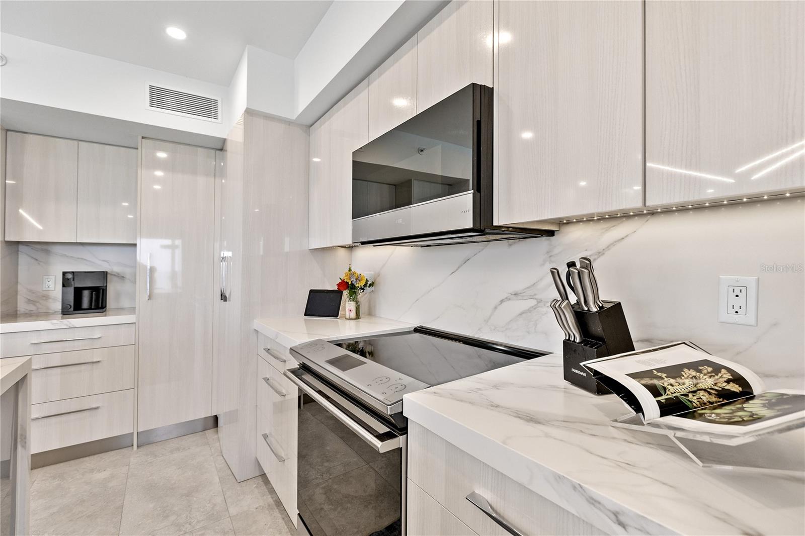 Image 7 of 28 For 601 Longboat Club Road 404s
