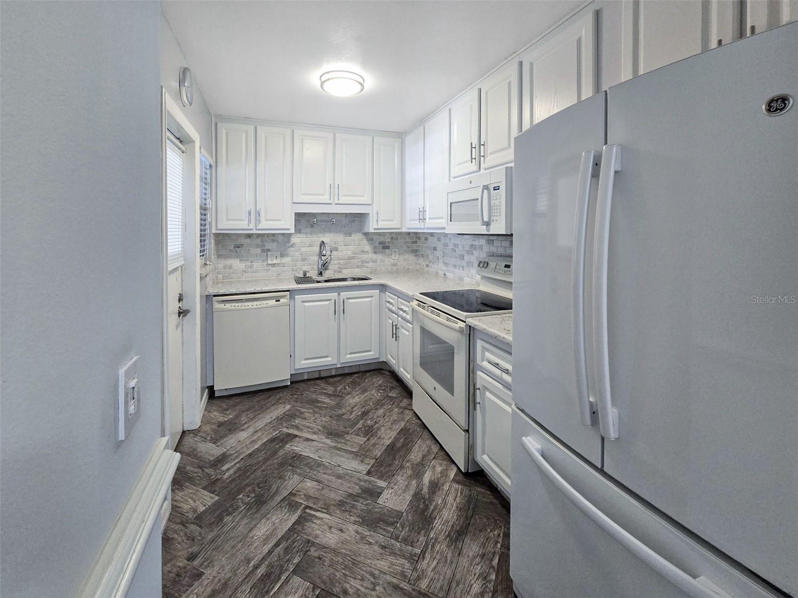 Image 2 of 16 For 6107 Evergreen Circle 10b