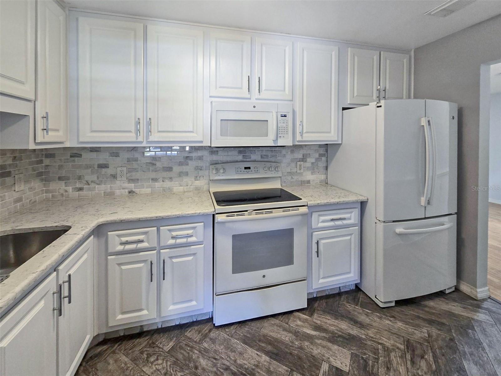Image 3 of 16 For 6107 Evergreen Circle 10b