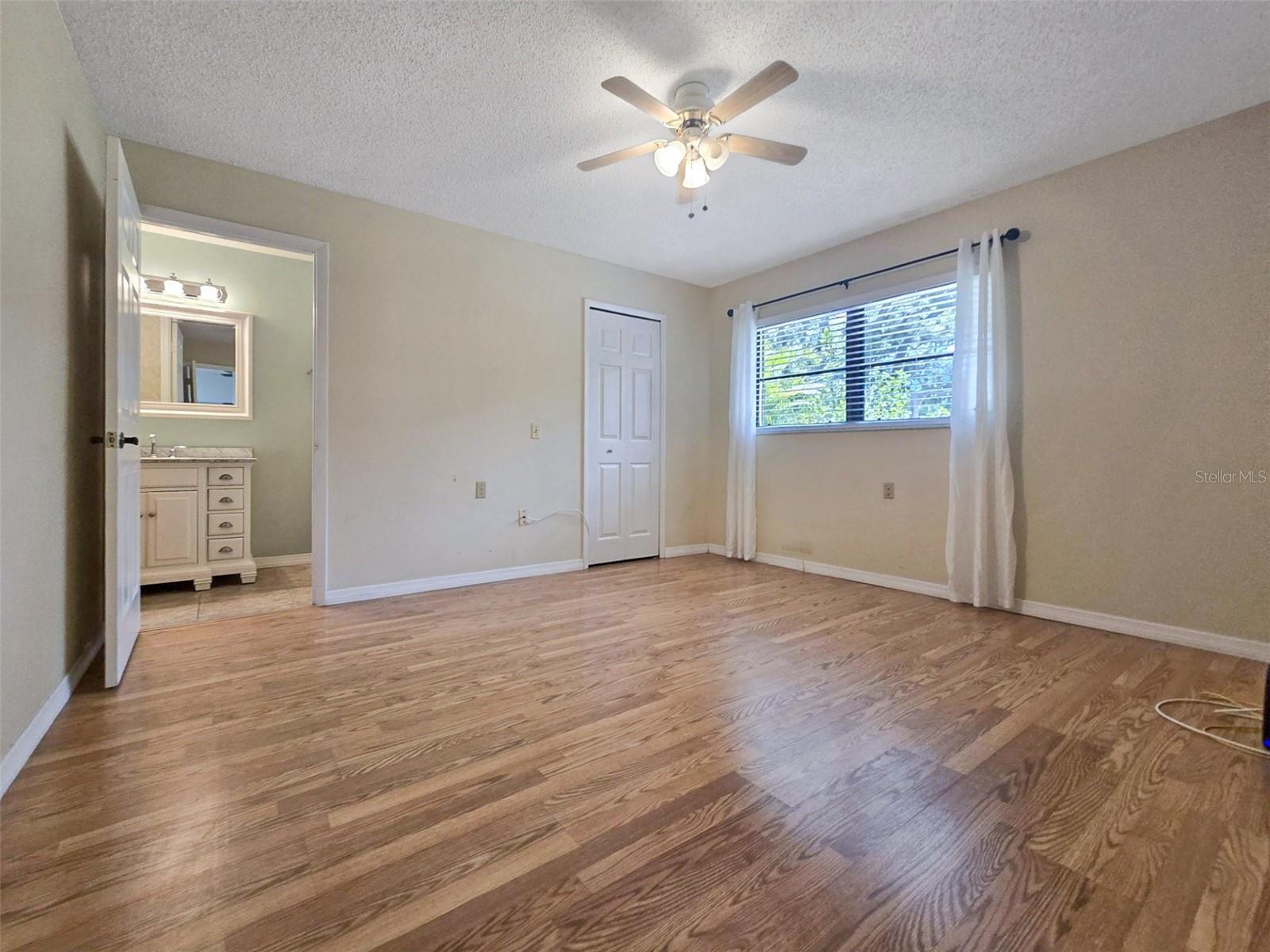 Image 6 of 16 For 6107 Evergreen Circle 10b