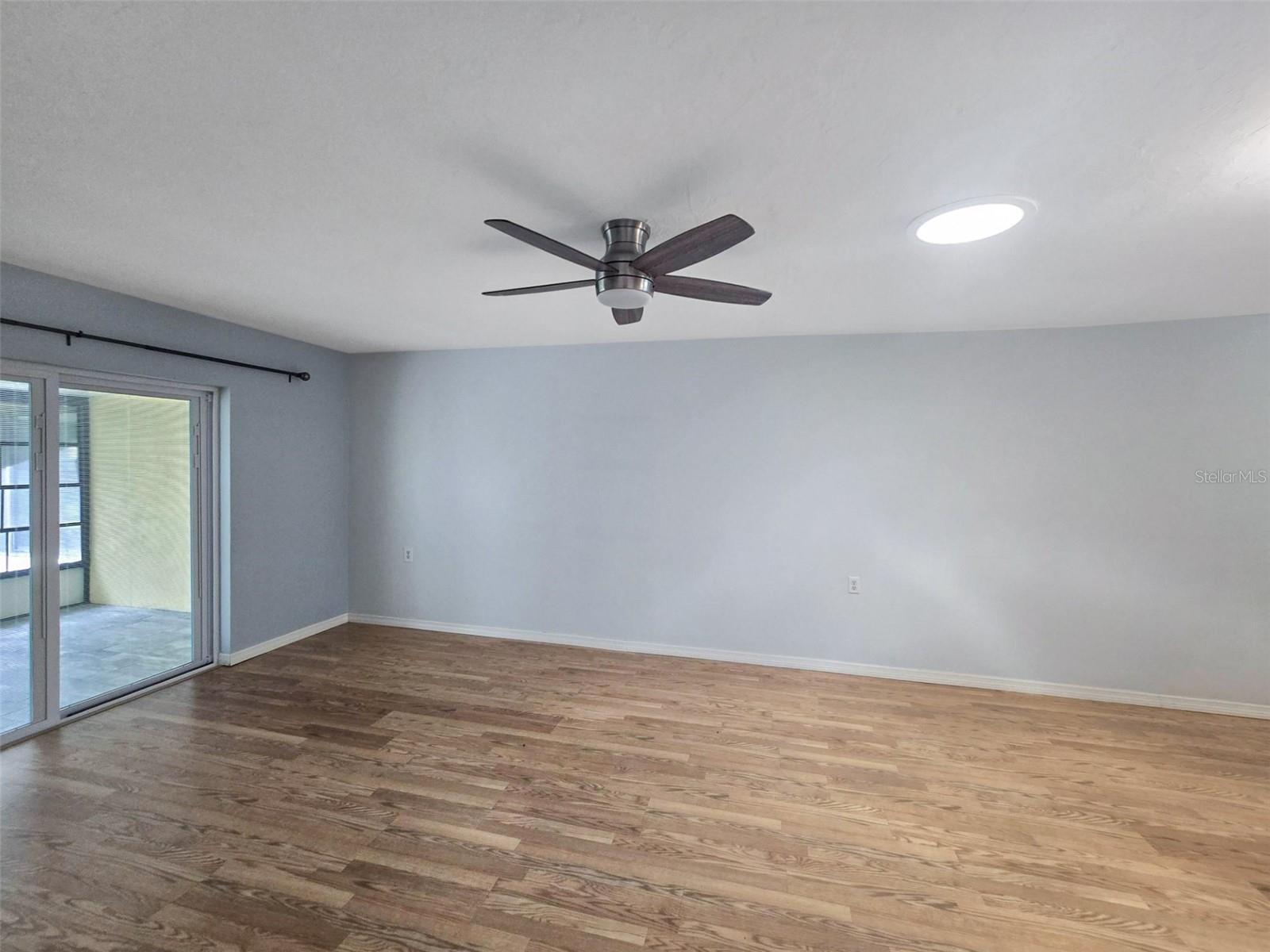 Image 9 of 16 For 6107 Evergreen Circle 10b