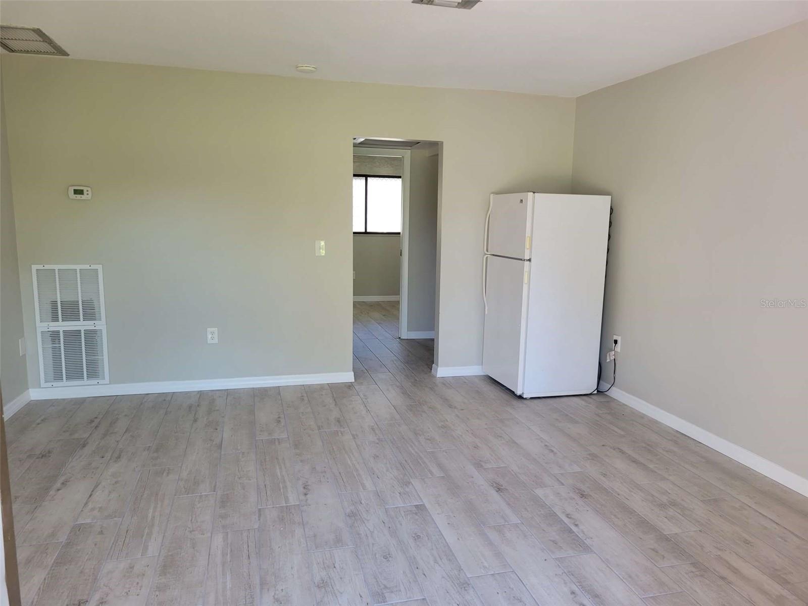 Image 13 of 28 For 3553 Longmeadow  27